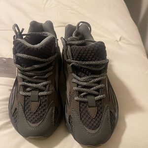 Brand New - Never worn 2019
Yeezy Boost 700 V2 'Geode'